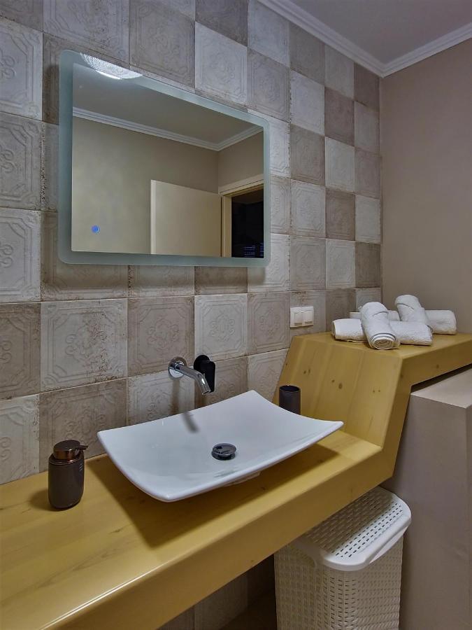 Gratelia Apartment Damnoni Luaran gambar